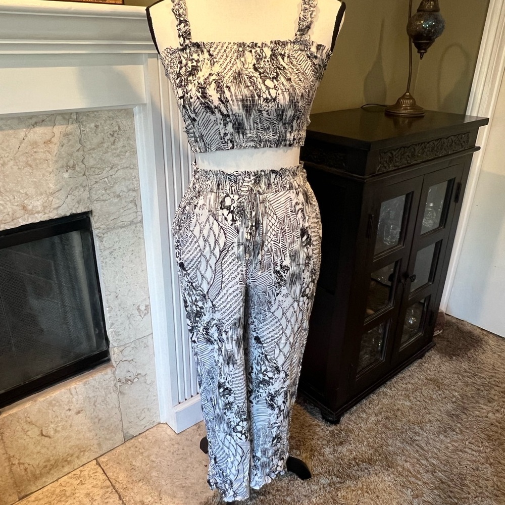 2-Piece Top & Wide Leg Pants Set - Size S/M
